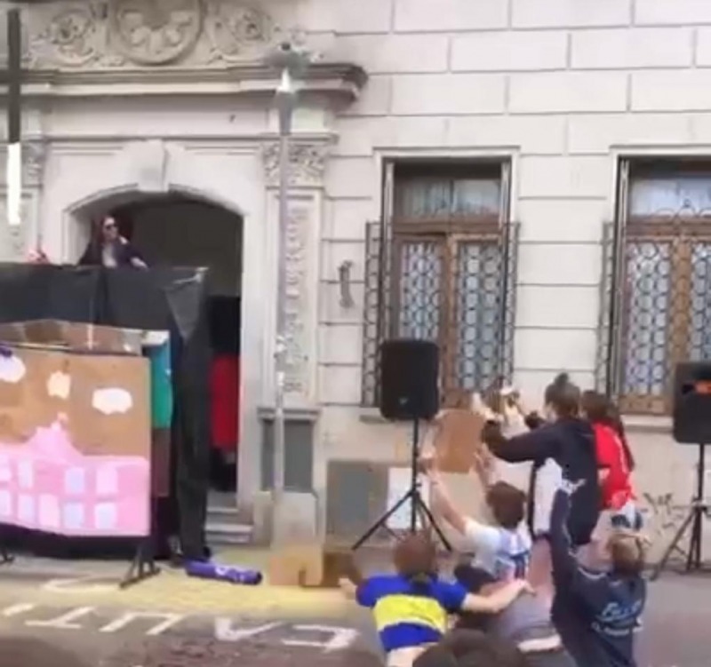 Una presentacin de distintivos no termin bien